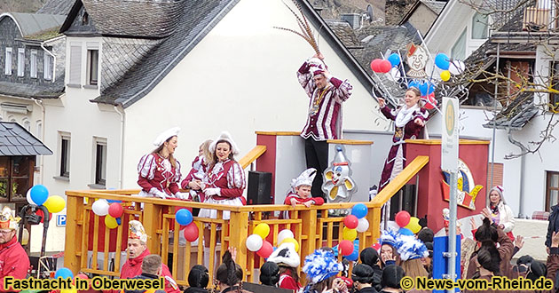 Prinzenpaar beim Rosenmontagsumzug in Oberwesel am Rhein